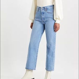 Levi’s ribcage straight ankle | size 28